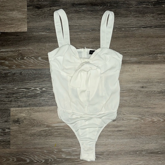 PrettyLittleThing White Bodysuit with Bow - Size 4 - Picture 2 of 10